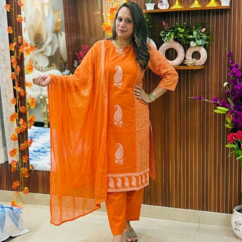 ✨Orange Paisley Printed Suit Set✨